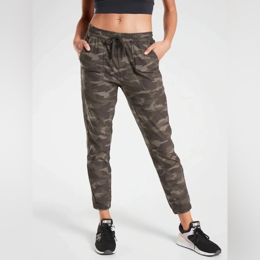 Athleta Camo Farallon Lounge Jogger Pants Size 4